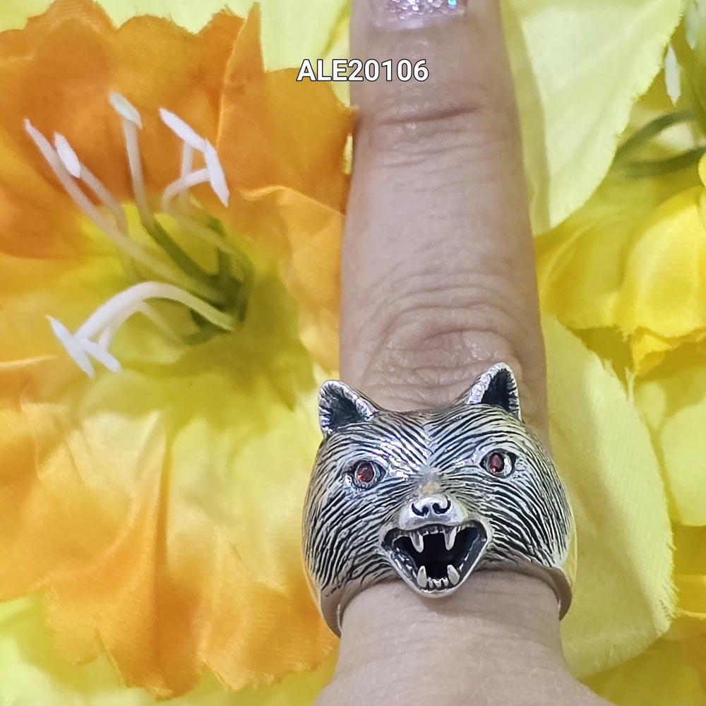 925 Sterling Silver Wolf  Ring Size 9